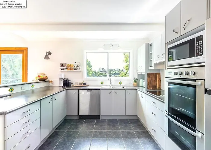 Entire Nelson Bay Home Walk To The Beach And Town Centre